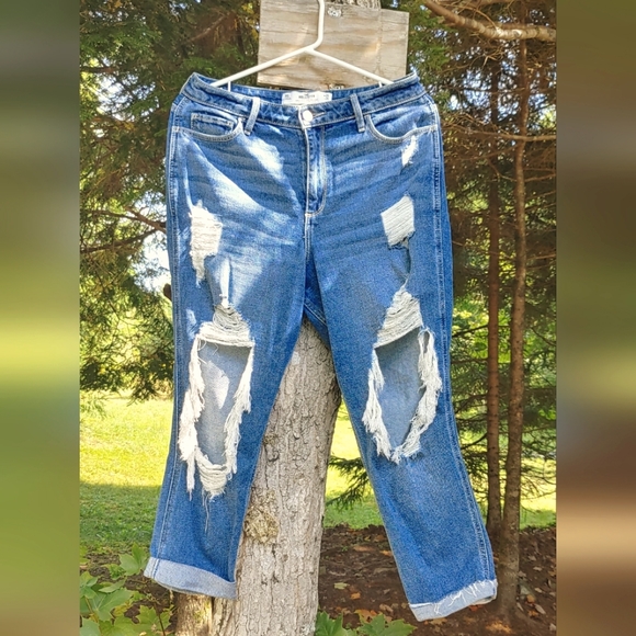 Hollister Destroyed Mom Jeans Size 9S - 29W 25L - Picture 1 of 5